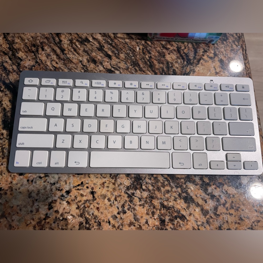Bluetooth Wireless Keyboard - Picture 3 of 4